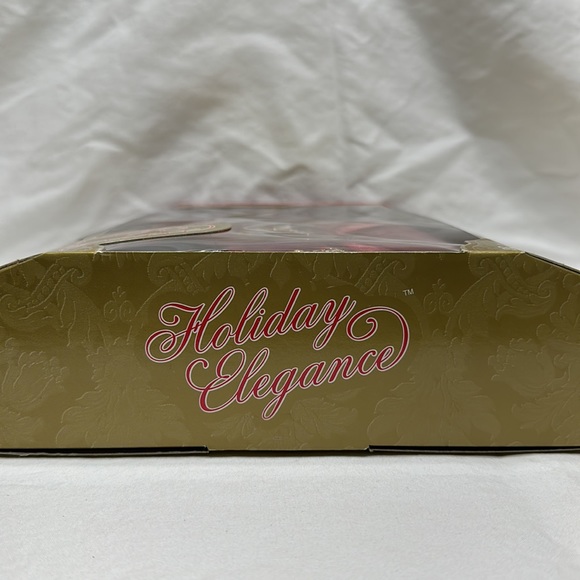 Holiday Elegance Barbie - Picture 9 of 9